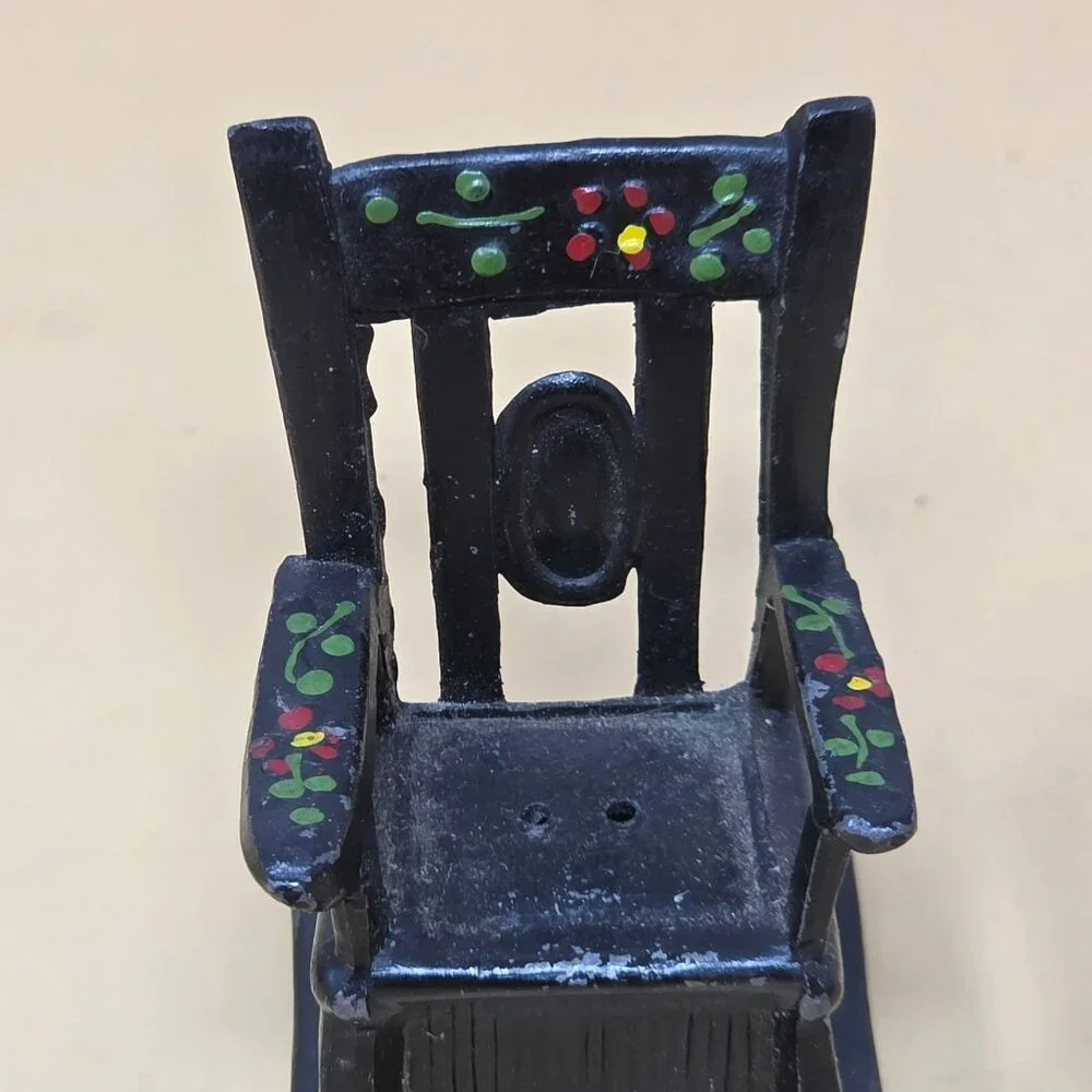 Vintage Cast Iron Miniature Rocking Chair & Stove Set With Floral Accents‎